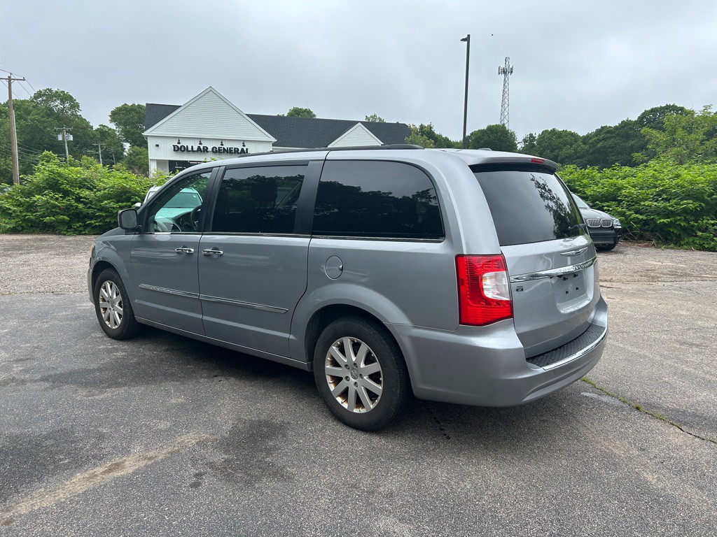 2014 Chrysler Town & Country Image 7