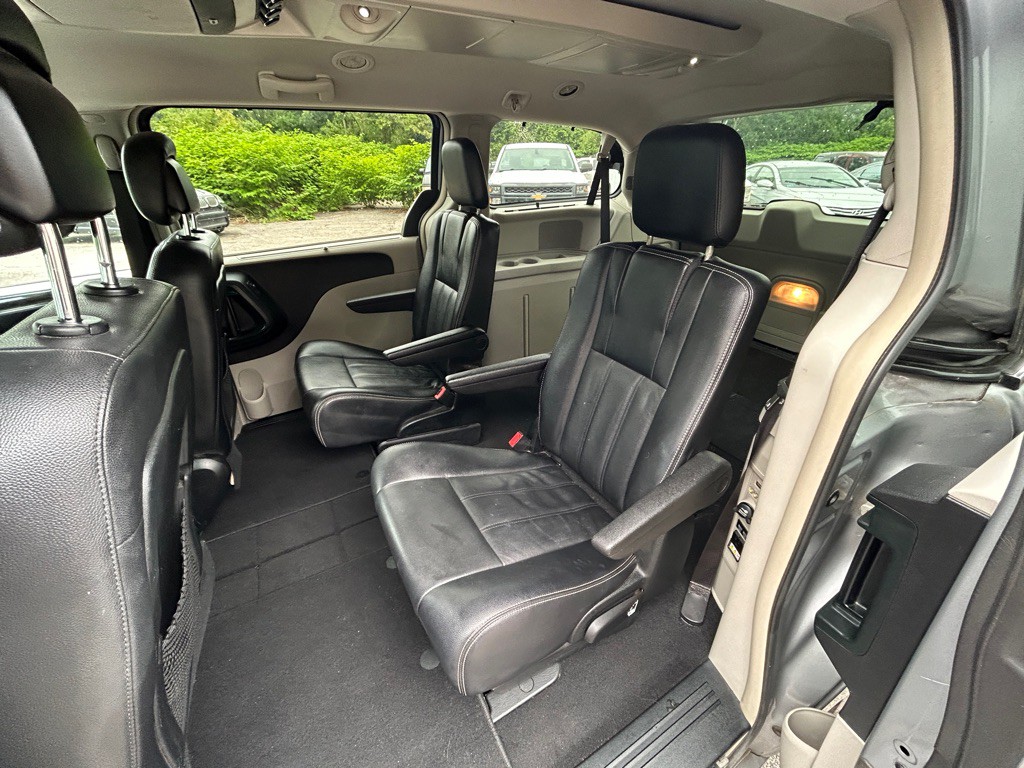 2014 Chrysler Town & Country Image 11