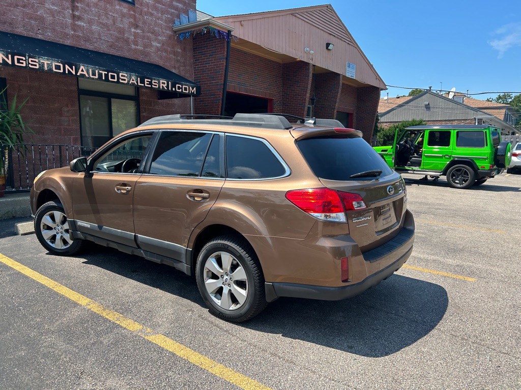 2011 Subaru Outback Image 5