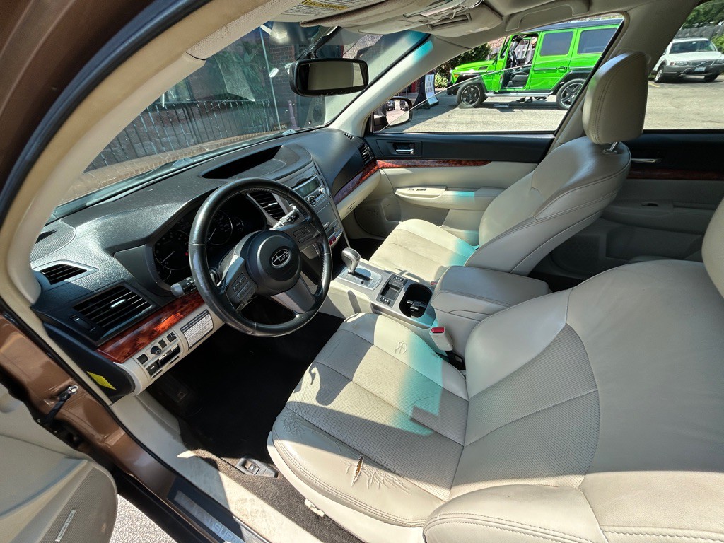 2011 Subaru Outback Image 9