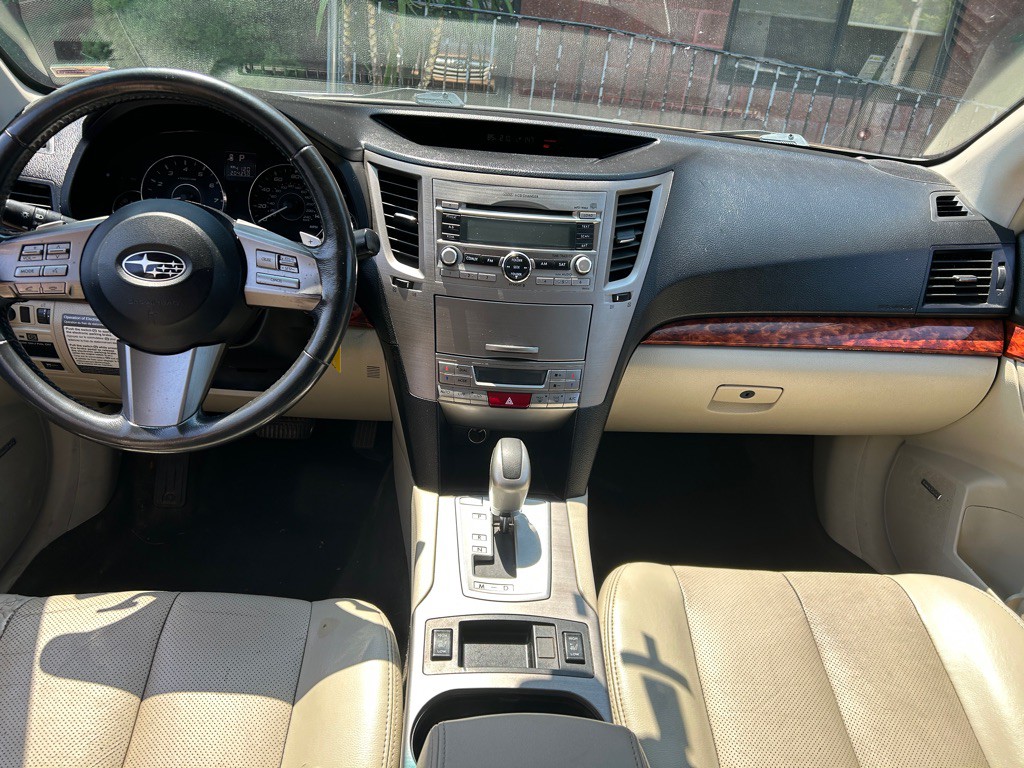 2011 Subaru Outback Image 12