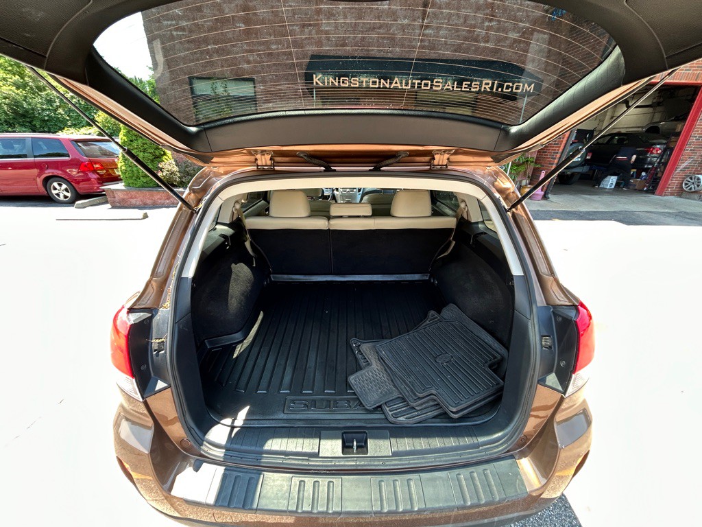 2011 Subaru Outback Image 13