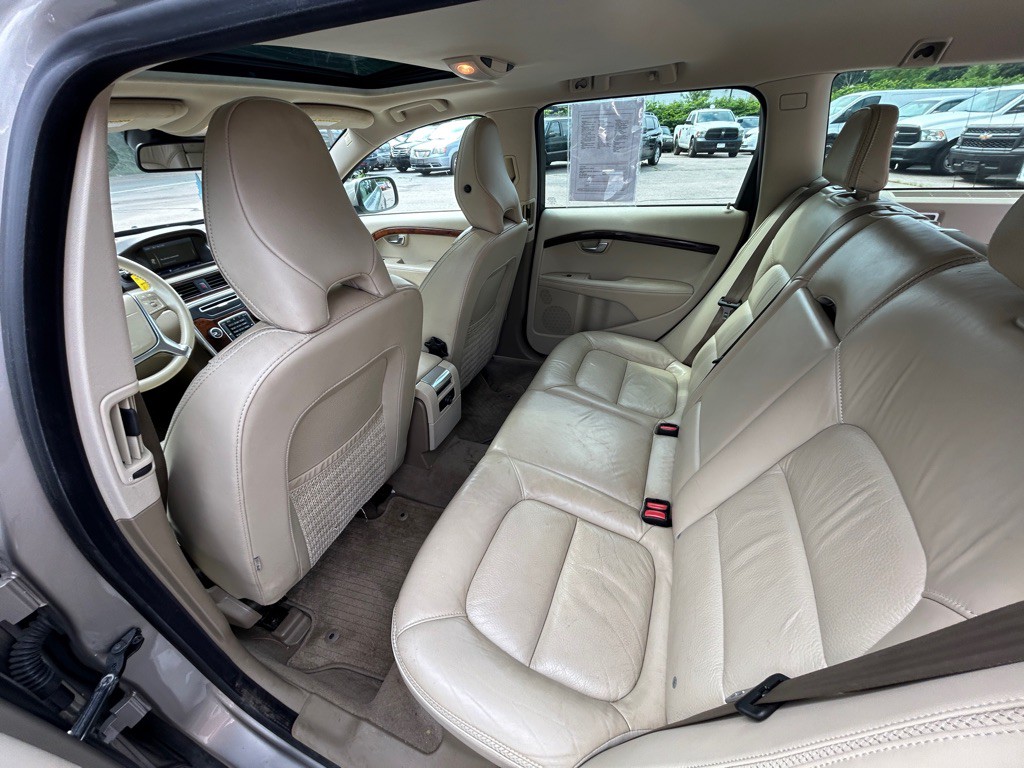 2012 Volvo XC70 Image 10