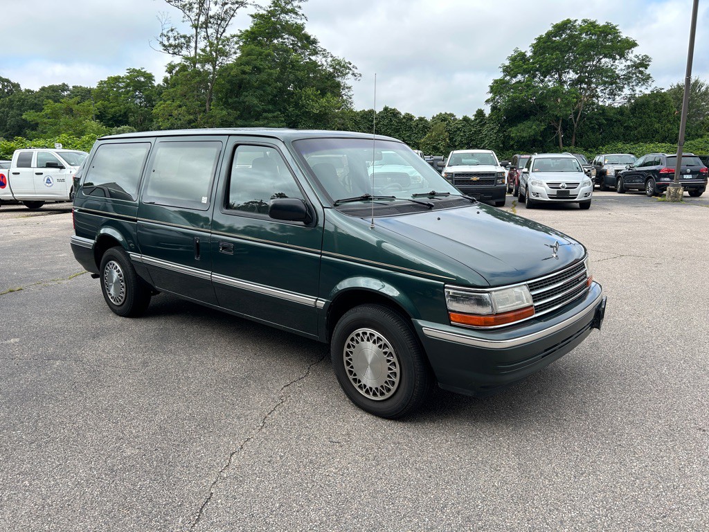 1993 Plymouth Grand Voyager Image 3