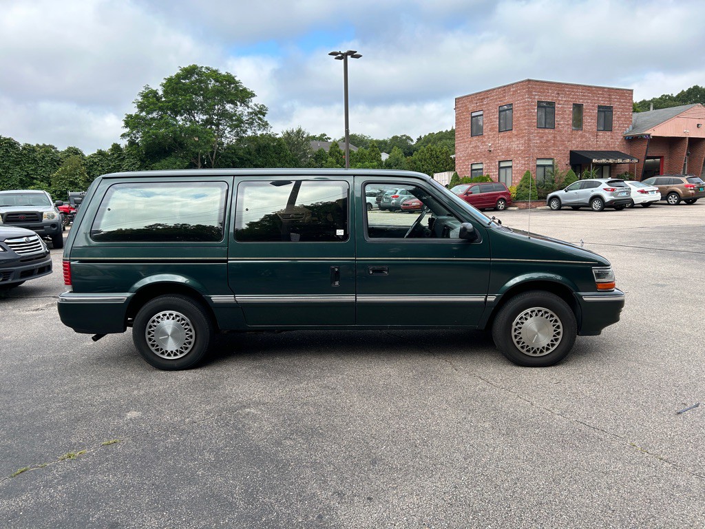 1993 Plymouth Grand Voyager Image 4