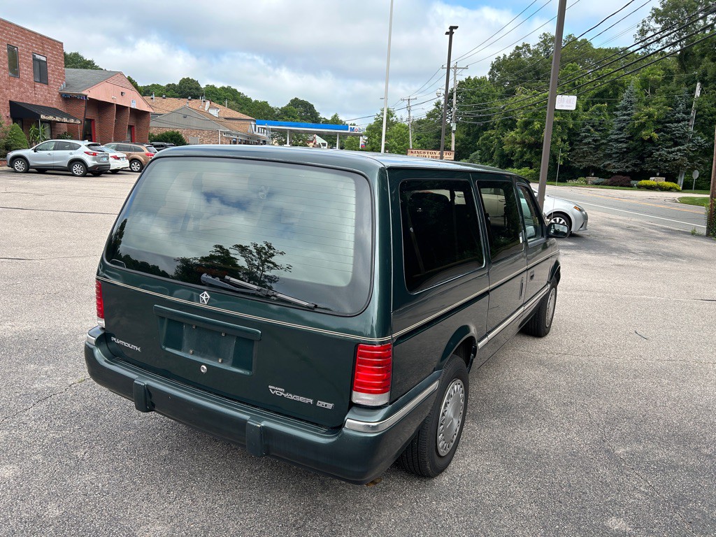 1993 Plymouth Grand Voyager Image 5