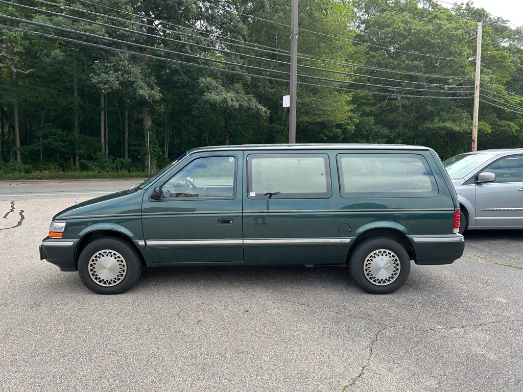 1993 Plymouth Grand Voyager Image 8