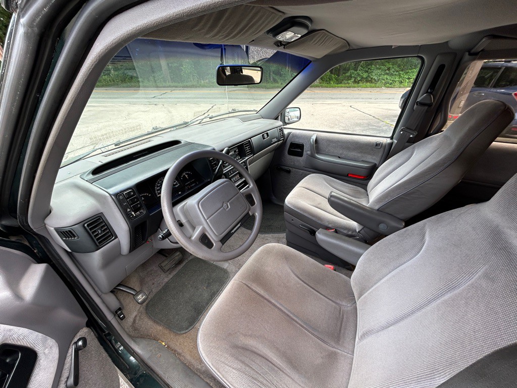1993 Plymouth Grand Voyager Image 9