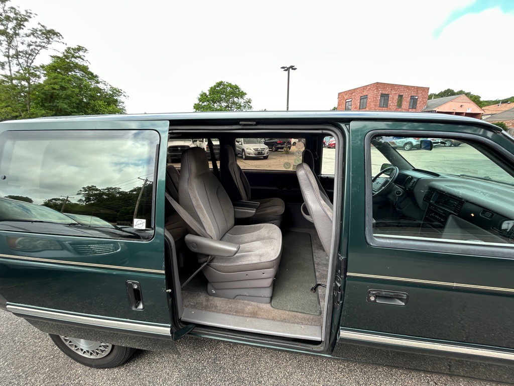 1993 Plymouth Grand Voyager Image 10