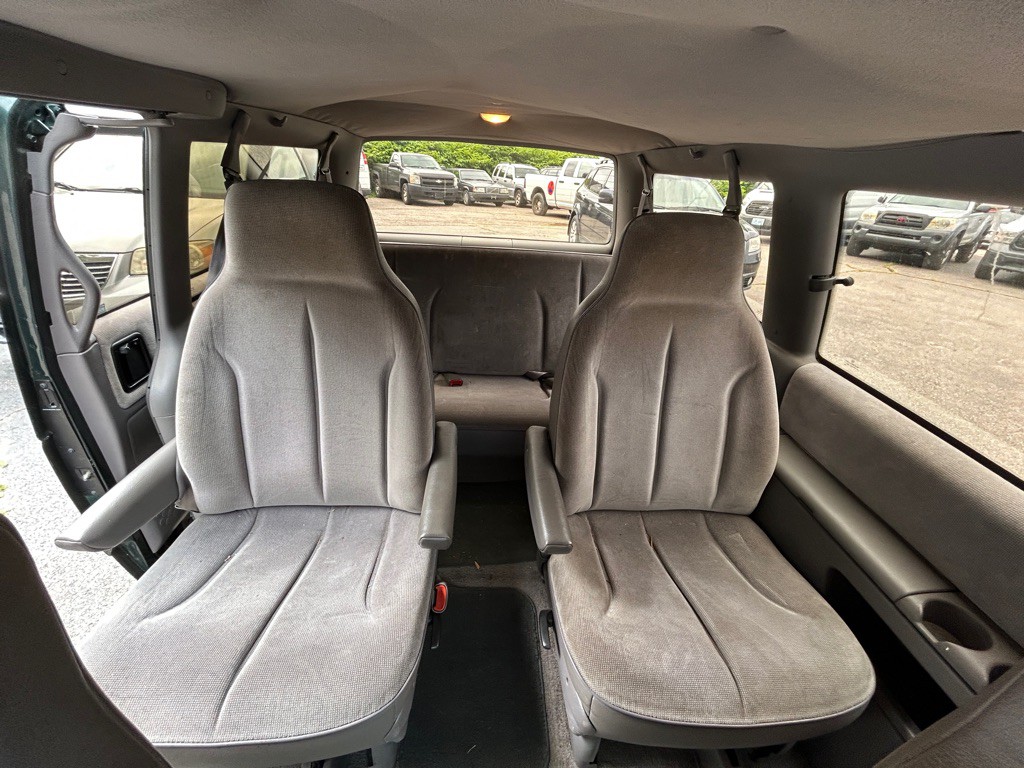 1993 Plymouth Grand Voyager Image 11