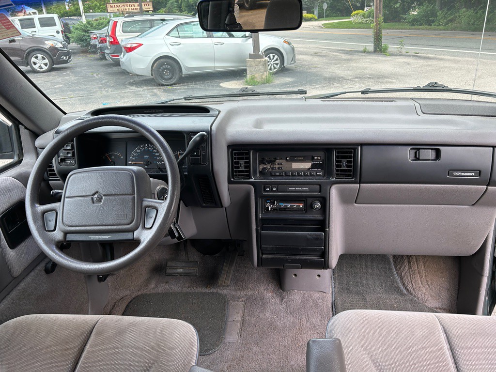 1993 Plymouth Grand Voyager Image 13
