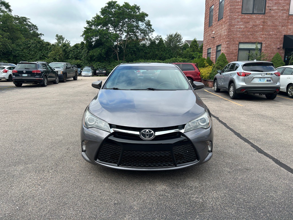 2016 Toyota Camry Image 2
