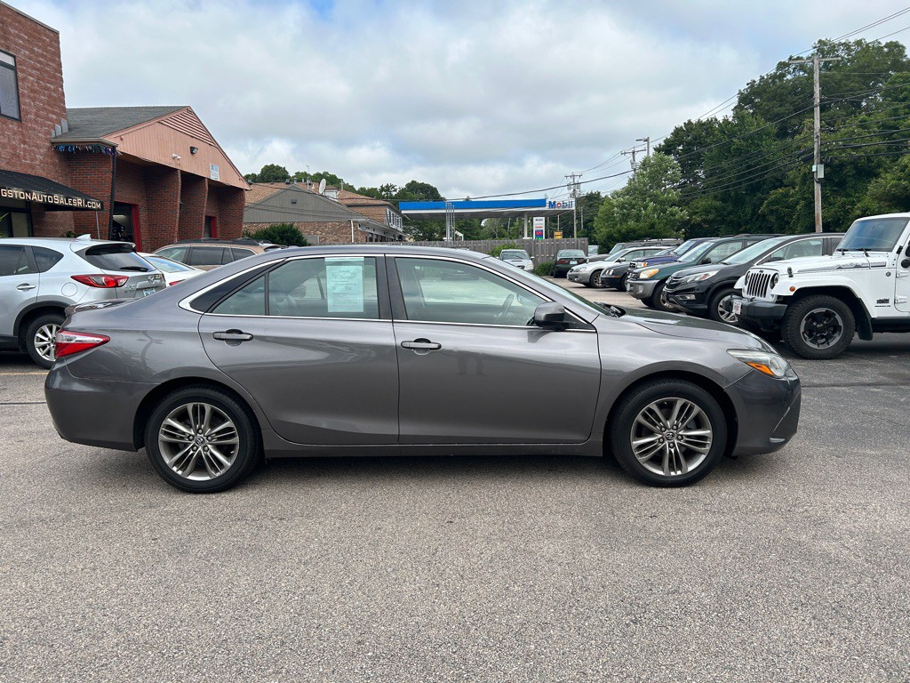 2016 Toyota Camry Image 4