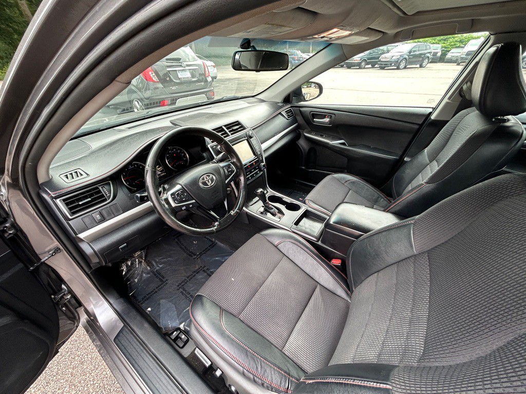 2016 Toyota Camry Image 9