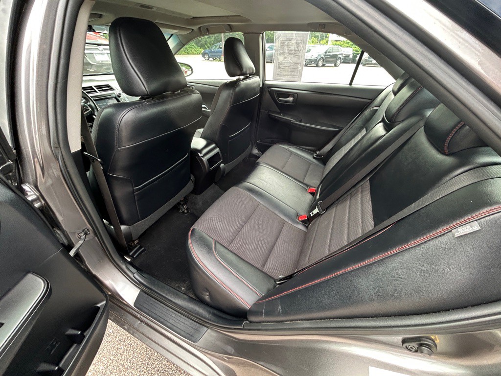 2016 Toyota Camry Image 10