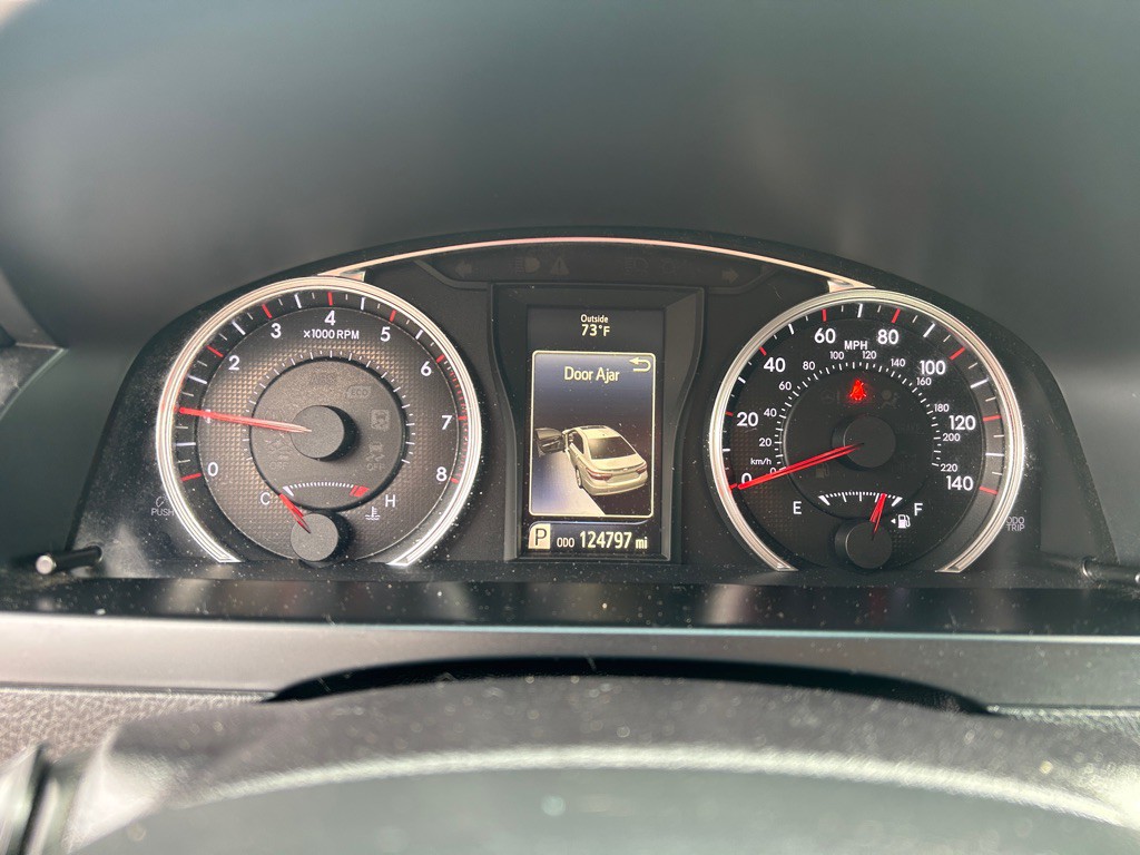 2016 Toyota Camry Image 12