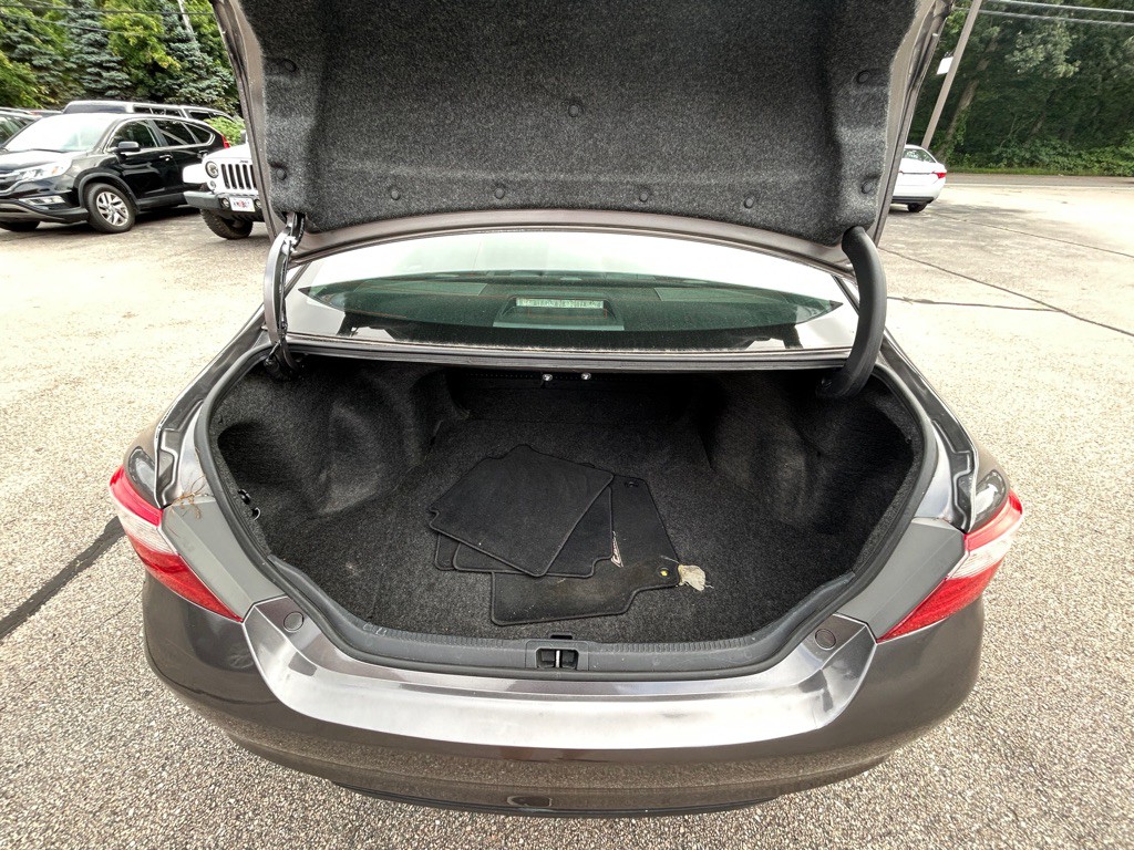 2016 Toyota Camry Image 14
