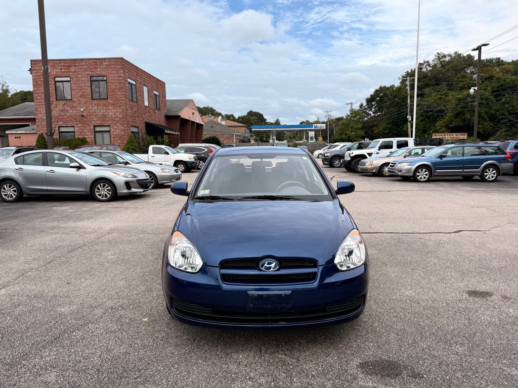 2010 Hyundai Accent Image 2