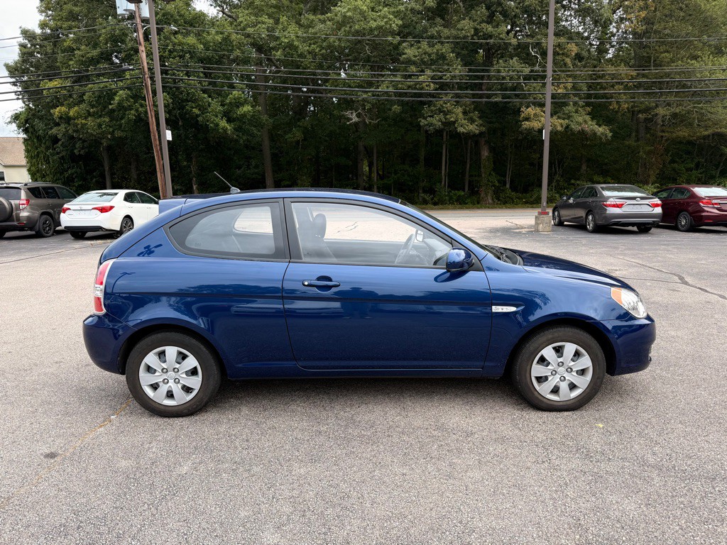 2010 Hyundai Accent Image 4