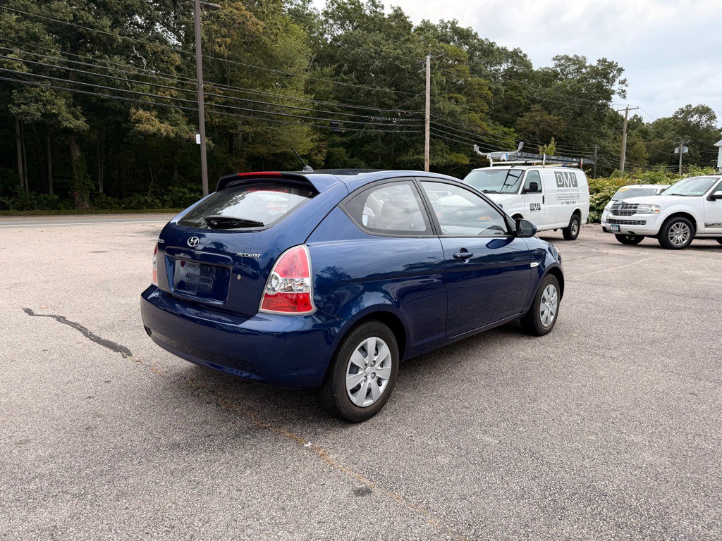 2010 Hyundai Accent Image 5