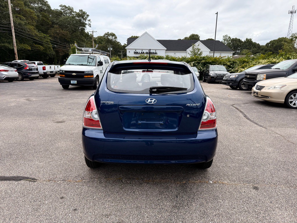 2010 Hyundai Accent Image 6