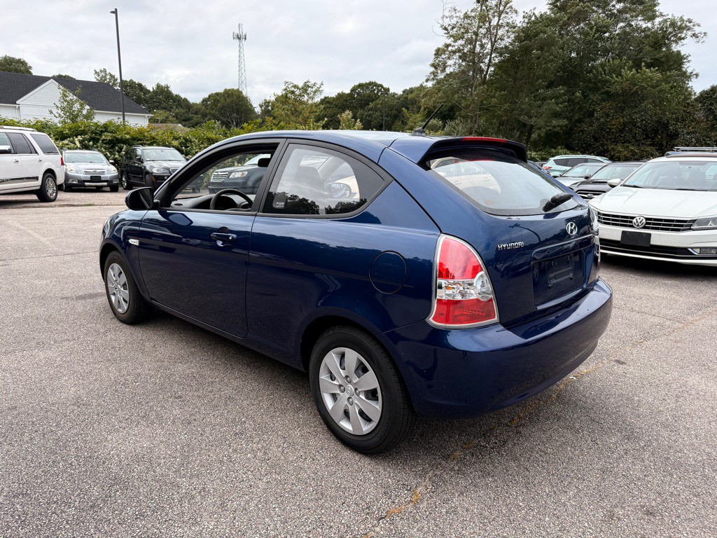 2010 Hyundai Accent Image 7
