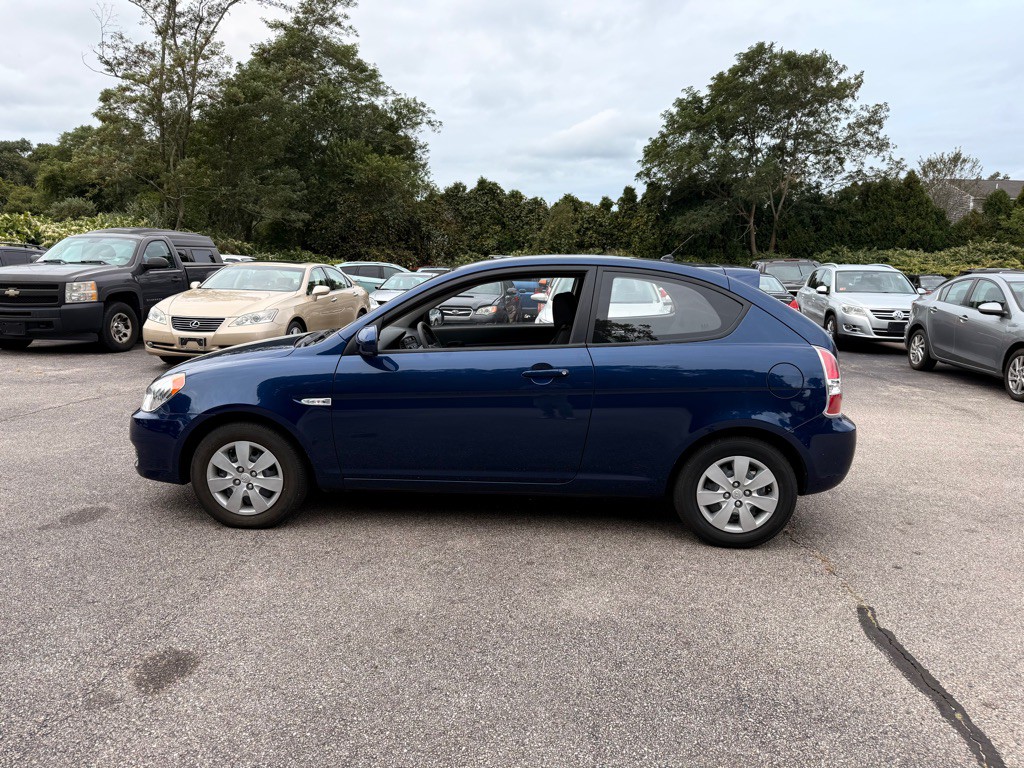 2010 Hyundai Accent Image 8