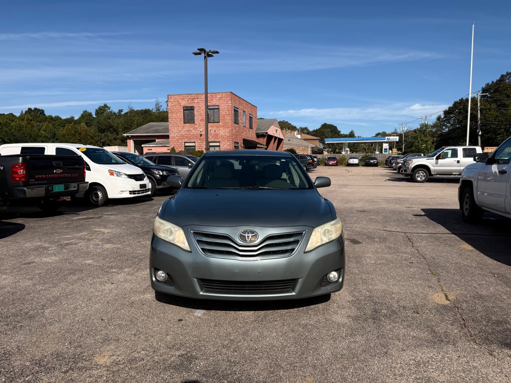 2011 Toyota Camry Image 2