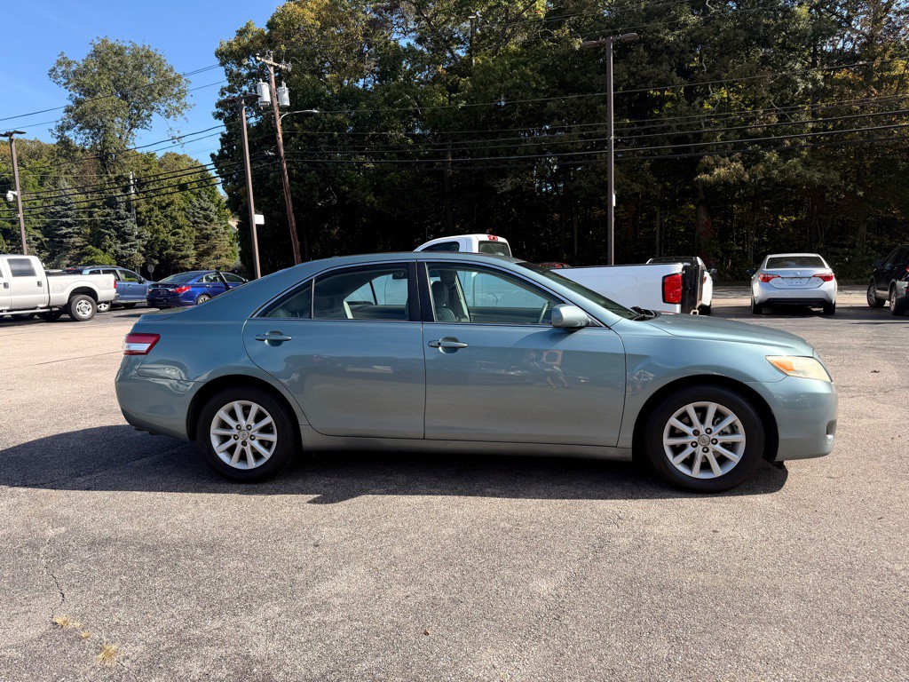 2011 Toyota Camry Image 4