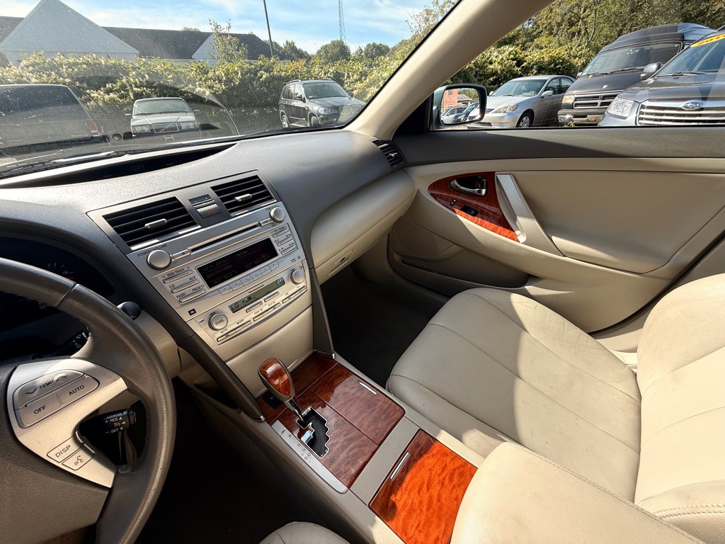 2011 Toyota Camry Image 11