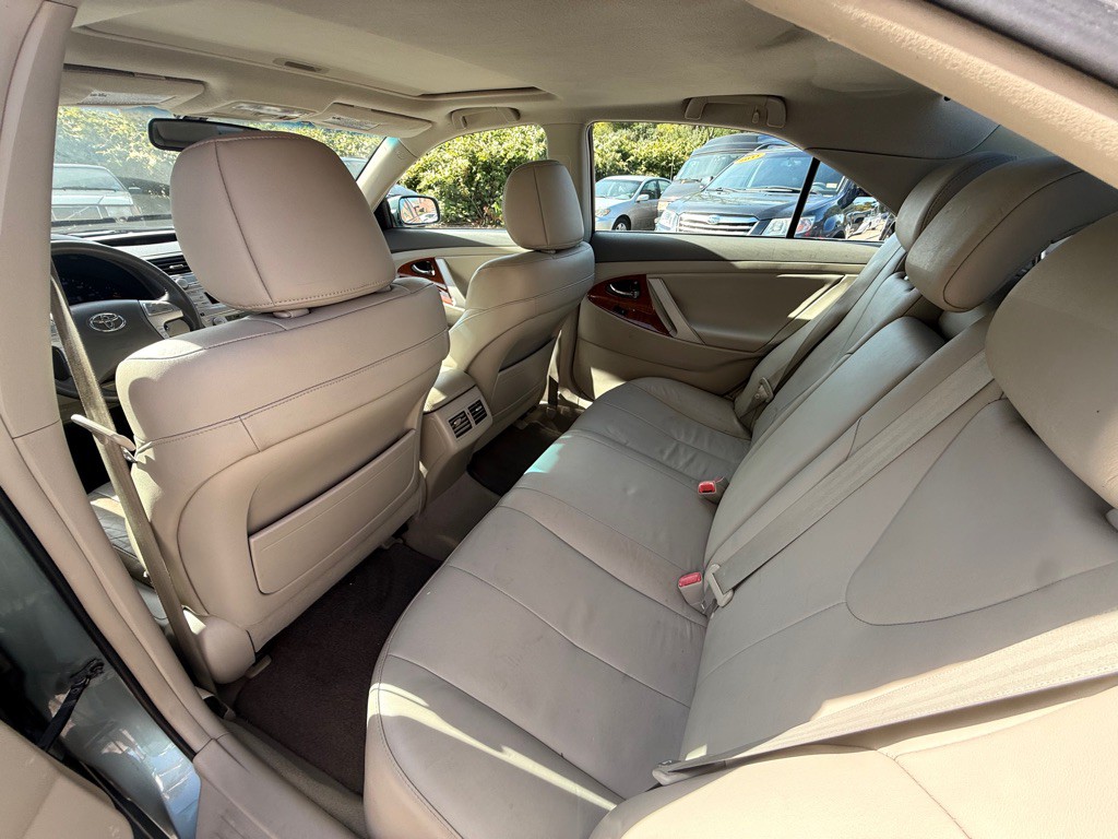2011 Toyota Camry Image 12