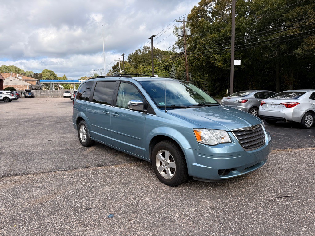 2008 Chrysler Town & Country Image 3