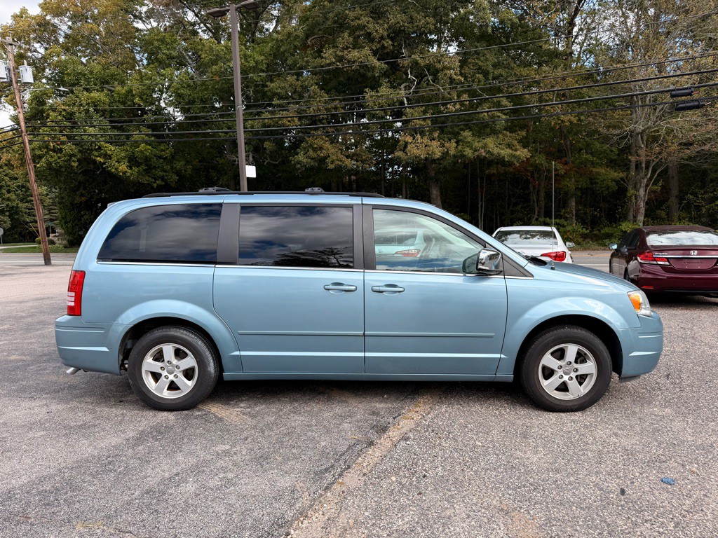 2008 Chrysler Town & Country Image 4