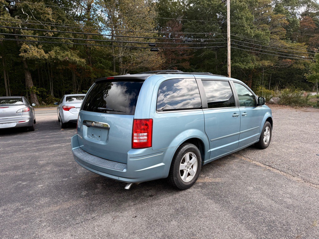2008 Chrysler Town & Country Image 5