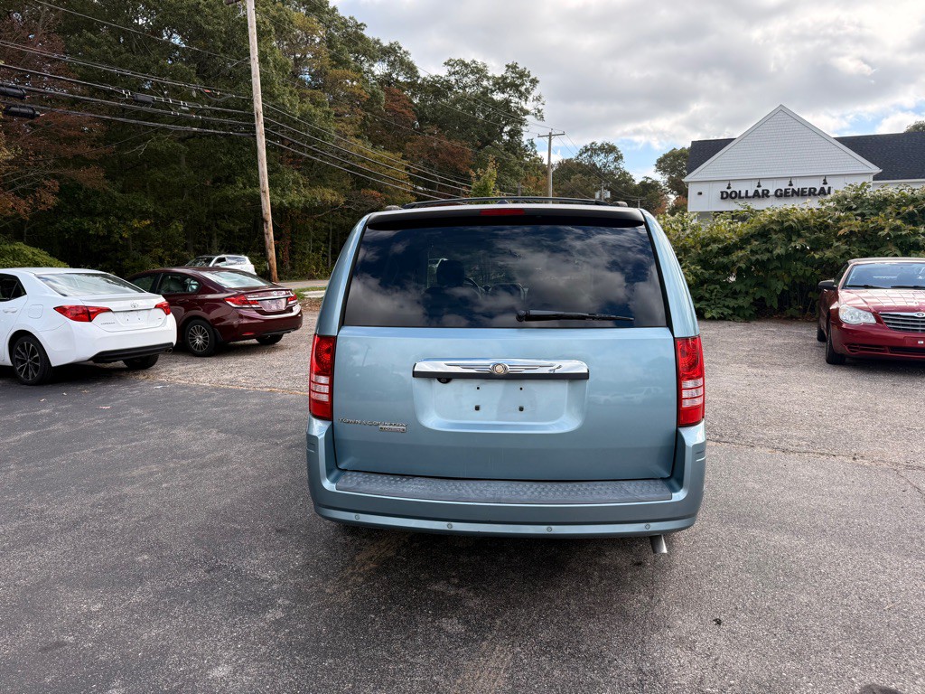 2008 Chrysler Town & Country Image 6