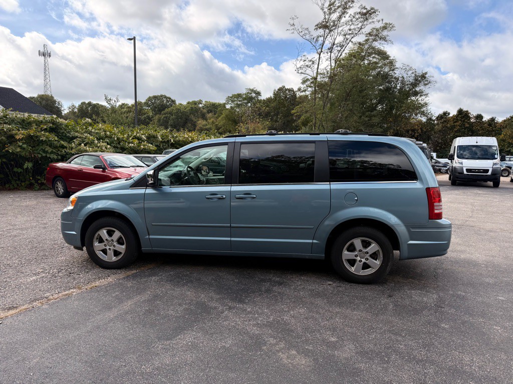 2008 Chrysler Town & Country Image 8