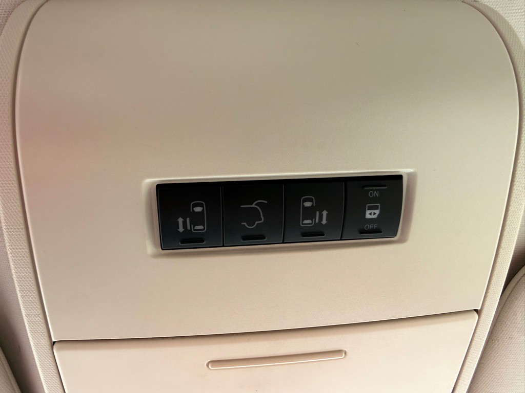 2008 Chrysler Town & Country Image 12