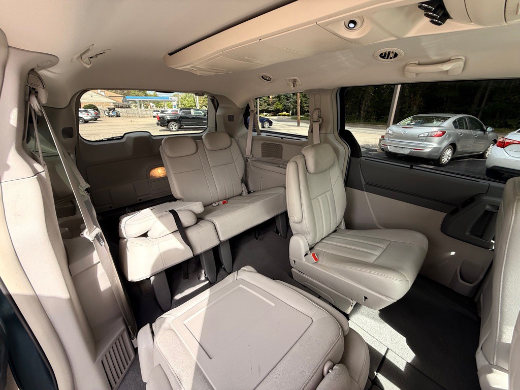 2008 Chrysler Town & Country Image 14
