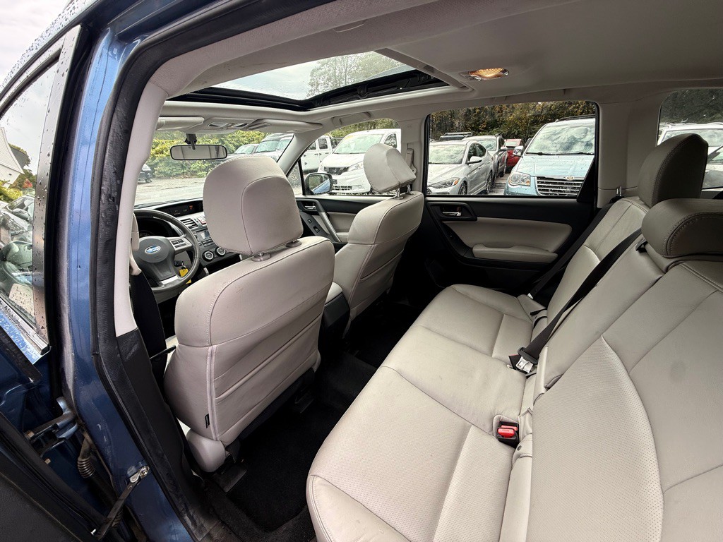 2015 Subaru Forester Image 11