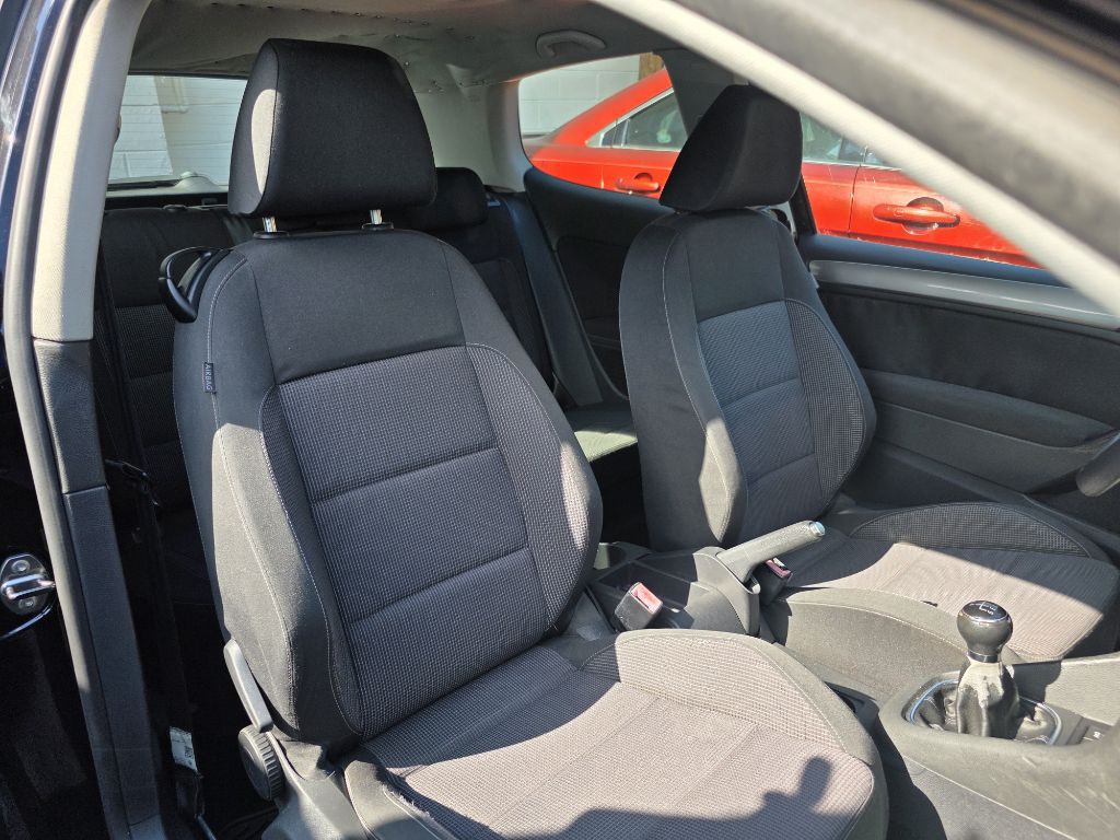 2010 Volkswagen Golf Image 12