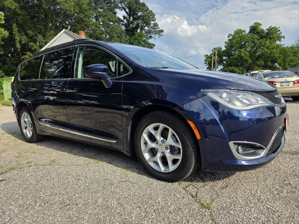 2017 Chrysler Pacifica Image 3