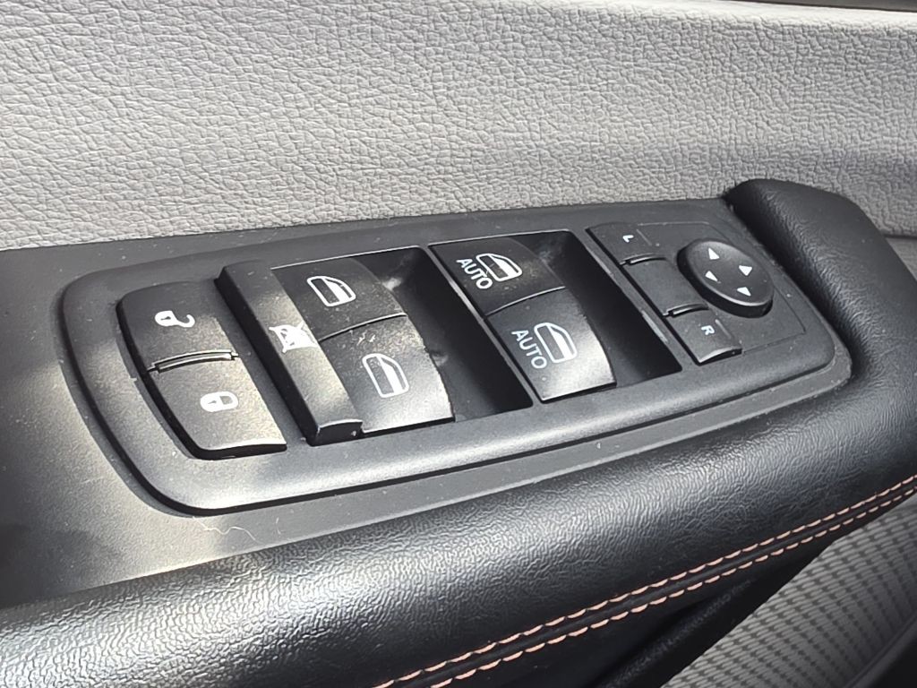 2017 Chrysler Pacifica Image 19