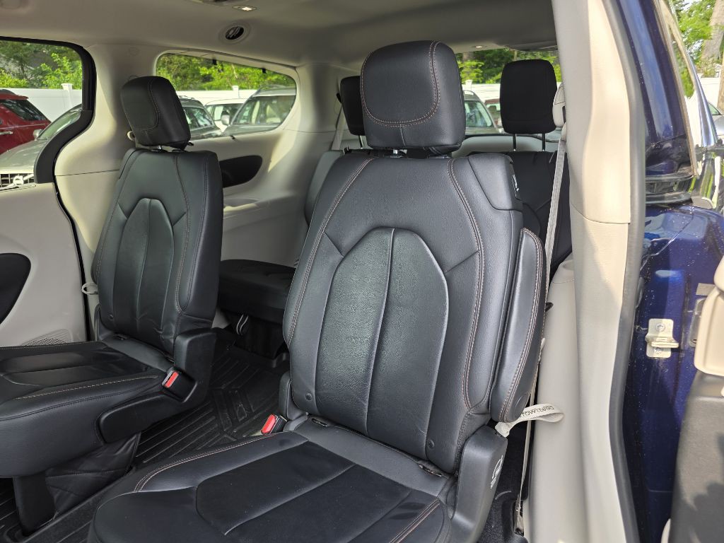 2017 Chrysler Pacifica Image 4