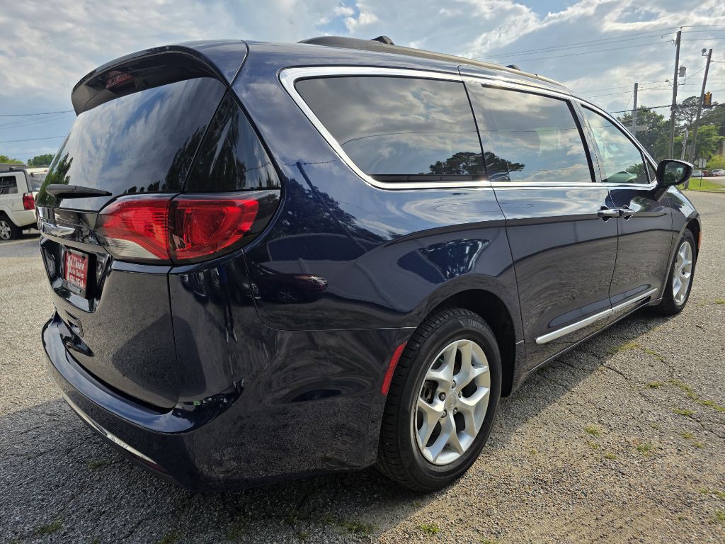 2017 Chrysler Pacifica Image 6