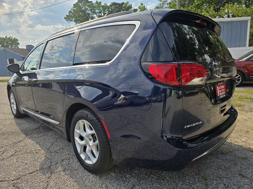 2017 Chrysler Pacifica Image 9