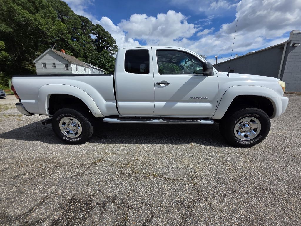 2005 Toyota Tacoma Image 2
