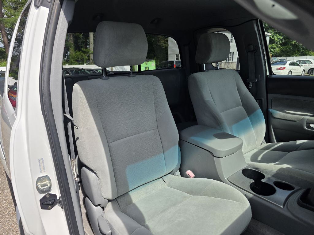 2005 Toyota Tacoma Image 15