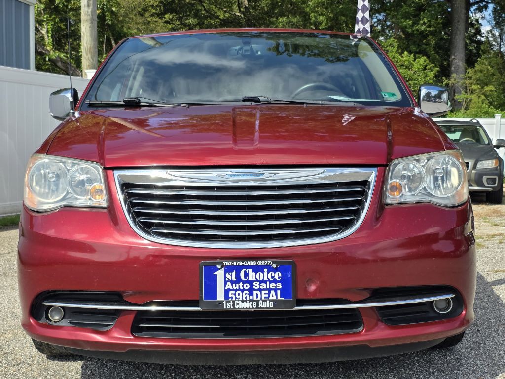 2013 Chrysler Town & Country Image 5