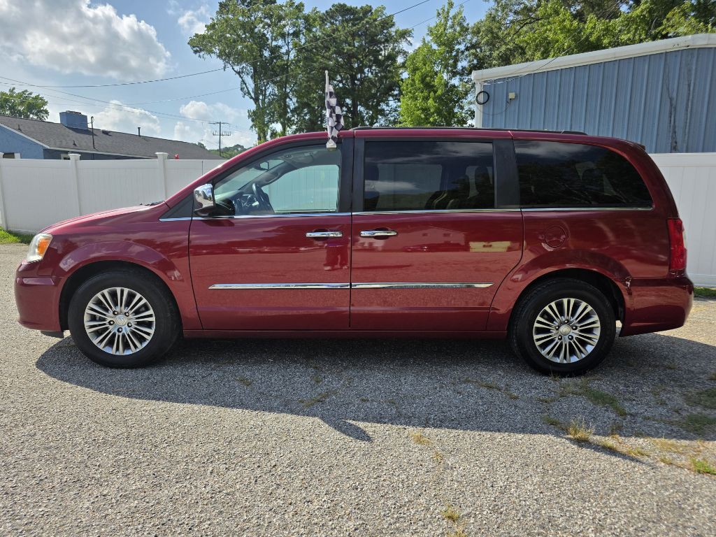 2013 Chrysler Town & Country Image 7