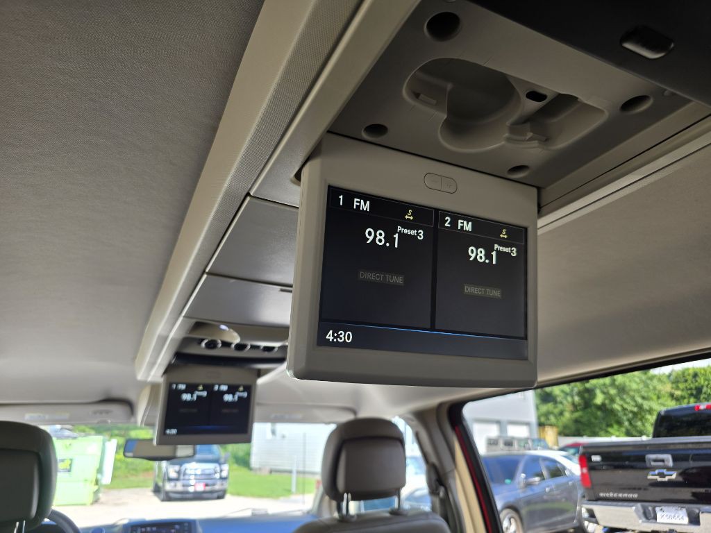 2013 Chrysler Town & Country Image 13